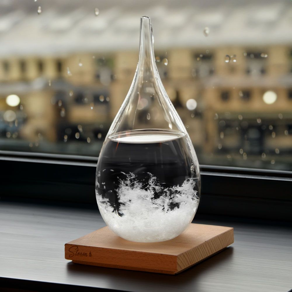 Produktbild von Sturmglas Tropfen groß – Wetterglas mit Kristallen auf Holzsockel