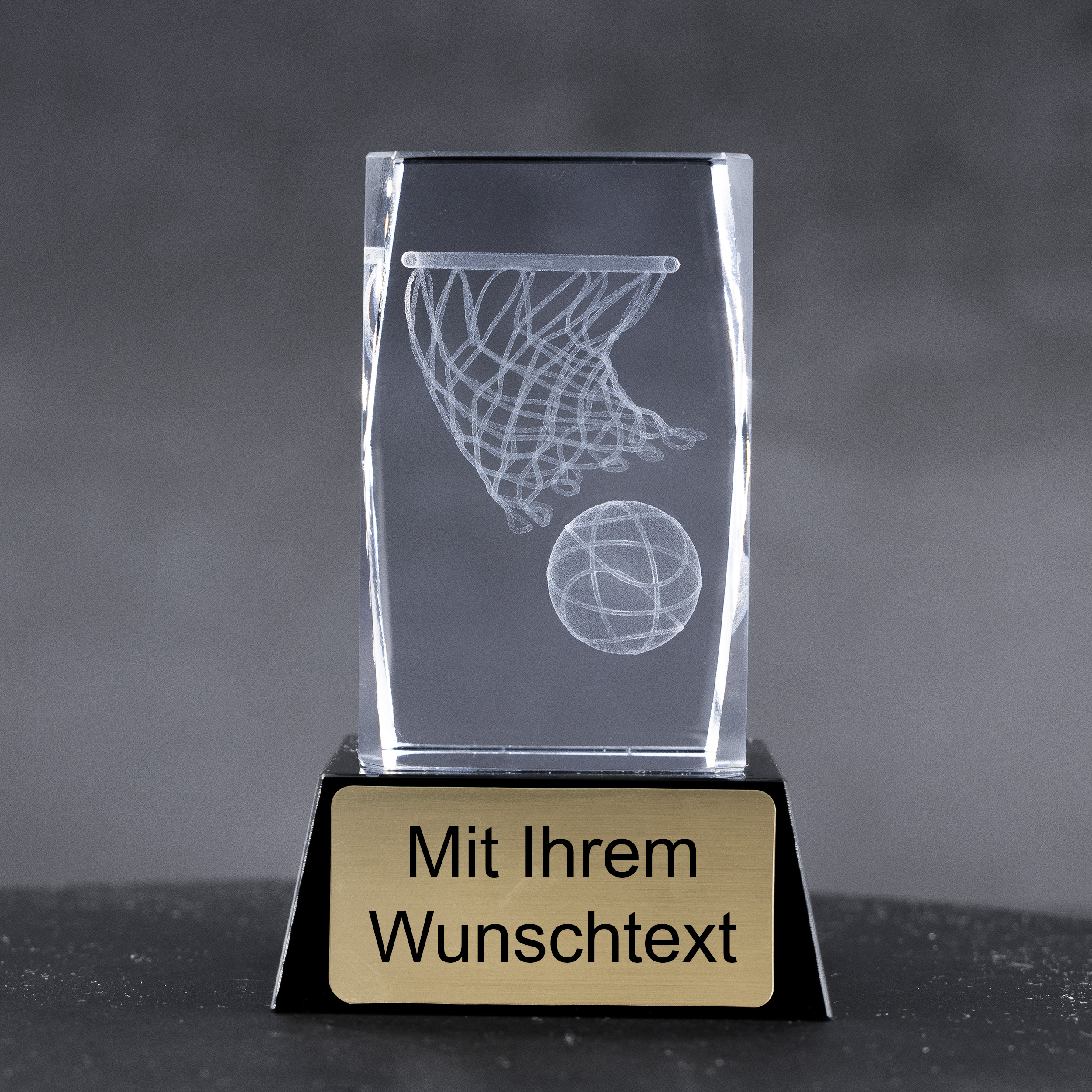 Produktbild von 3D - Glastrophäe Basketball mit schwarzem Glassockel